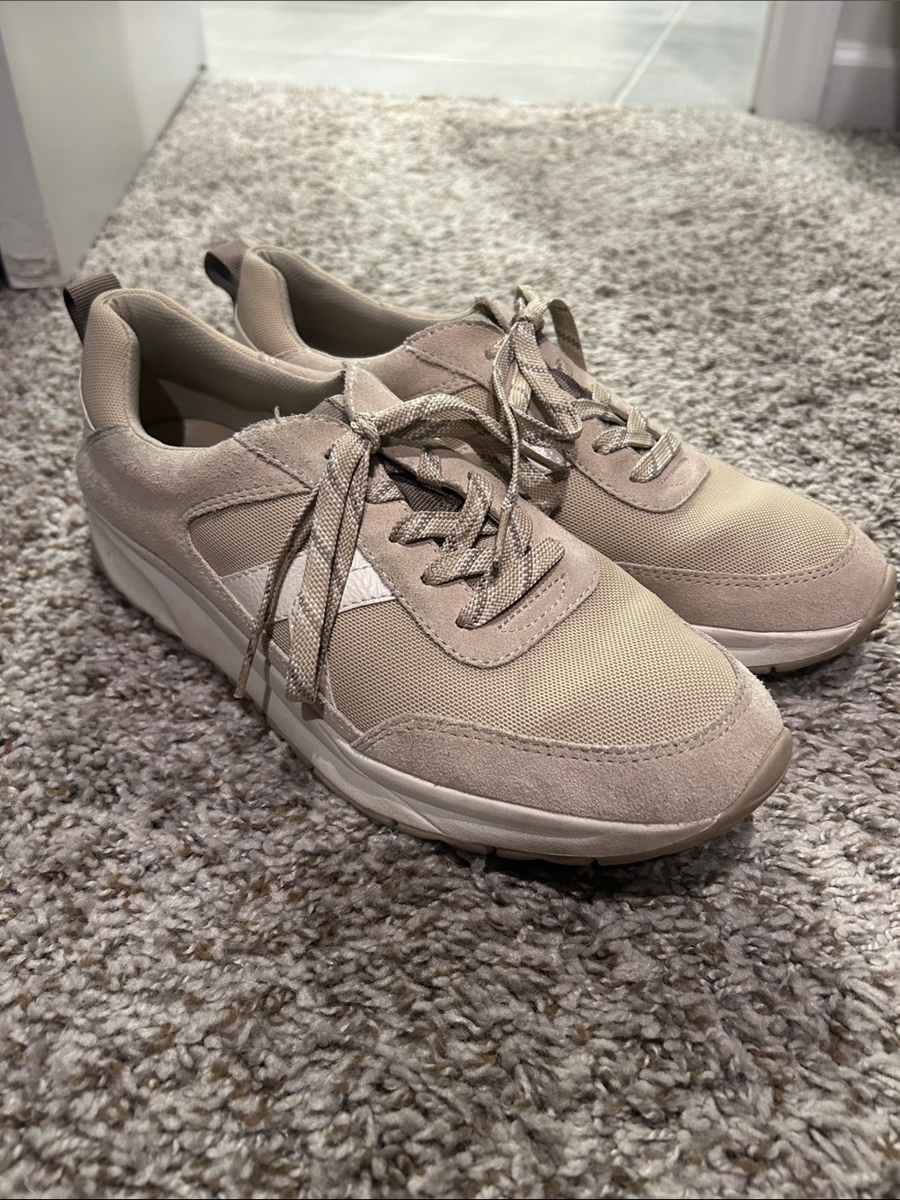 Naturalizer Beige Lace-Up Casual Sneakers